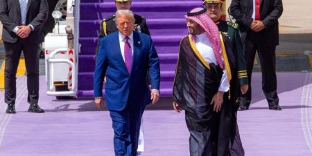 ربطة عنق الرئيس الأمريكي ترامب تعكس تقديره للثقافة السعودية - الكويت الاخباري