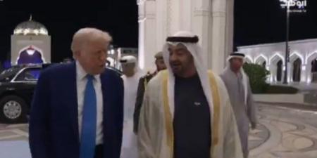 شاهد | الرئيس الإماراتي يستقبل ترامب في قصر الوطن بأبوظبي - الكويت الاخباري