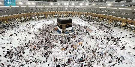 إستعداداً لإستقبال حجيج الرحمن الإنتهاء من رفع كسوة الكعبة #الحج_1446 #العمرة_2025 #معتمر #كسوة_الكعبة - الكويت الاخباري