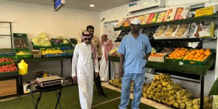 بالصور.. تنفيذ جولات رقابية في أسواق رابغ استعدادًا لموسم الحج - الكويت الاخباري