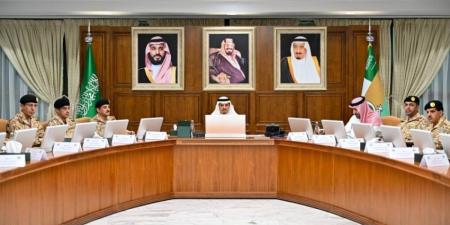 نائب وزير الحرس الوطني يجتمع مع القيادات العسكرية بالوزارة - الكويت الاخباري