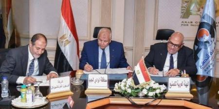 أخبار الوادي الجديد.. توقيع اتفاقية إنشاء شركة لصناعة الخشب المضغوط.. وتوريد 369 ألف طن قمح للشون والصوامع - الكويت الاخباري