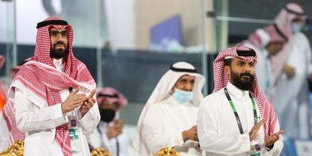 الحائلي وكعكي يُكافئان لاعبي الاتحاد عقب التتويج بالدوري - الكويت الاخباري