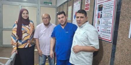 مدير إدارة يشارك في إنقاذ مريضة خلال جولة ليلية بمستشفى قويسنا - الكويت الاخباري