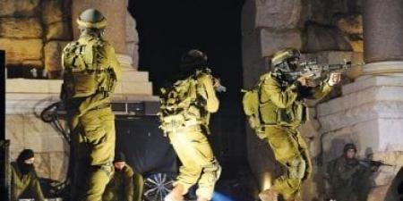 الاحتلال يحتجز 5 شبان ويمنع مركبة الإسعاف من الوصول إليهم غرب نابلس بفلسطين - الكويت الاخباري