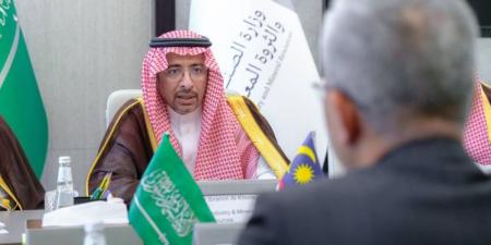 الخريّف يبحث تعزيز التعاون الصناعي مع وزير الاستثمار والتجارة والصناعة الماليزي - الكويت الاخباري