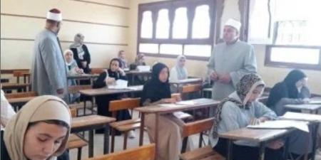 رئيس المنطقة الأزهرية بالقليوبية يتفقد لجان امتحانات الشهادة الإعدادية - الكويت الاخباري