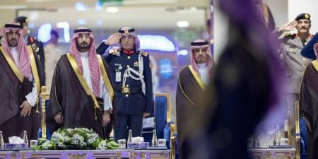 وزير الحرس الوطني يرعى حفل تخريج دورة تأهيل الضباط الجامعيين الـ 36 والدفعة الـ41 من طلبة كلية الملك خالد العسكرية - الكويت الاخباري