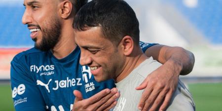 لاعبو الهلال يحتفلون بتجديد سالم الدوسري على طريقتهم - الكويت الاخباري