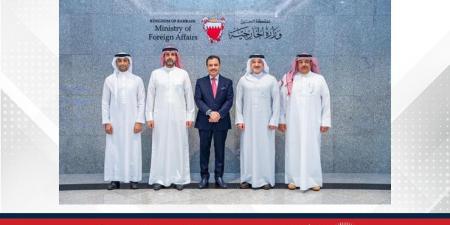 وكيل وزارة الخارجية للشؤون السياسية يستقبل القنصل الفخري لجمهورية جنوب أفريقيا لدى المملكة - الكويت الاخباري