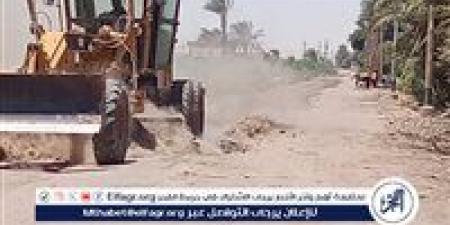 حملة مكبرة لتمهيد وتسوية الطرق غير المرصوفة بقرية أمشول بمركز ديروط فى أسيوط - الكويت الاخباري