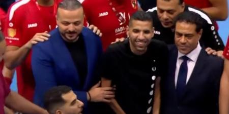 فيديو .. مؤمن زكريا يحتفل مع لاعبى الأهلى بكأس الكؤوس الإفريقية - الكويت الاخباري