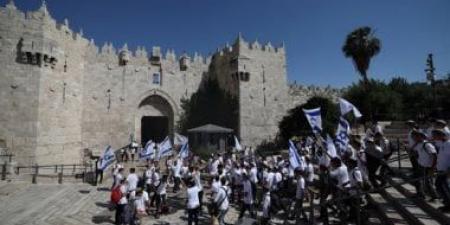 مستوطنون يقتحمون أراض فلسطينية فى بلدة سنجل شمال رام الله - الكويت الاخباري