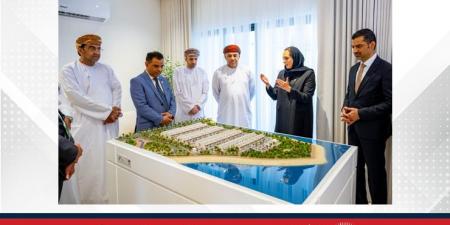 خلال زيارة ميدانية لمدينة سلمان بحضور وزيري البلديات والكهرباء.. وزيرة الإسكان والتخطيط العمراني تستعرض المسيرة الإسكانية والمشاريع المطورة مع وزير الإسكان العماني - الكويت الاخباري