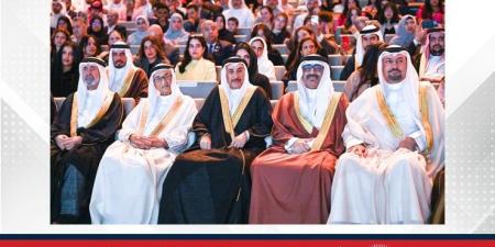 الشيخ خالد بن عبد الله يحضر حفل تخريج طلبة "الرفاع فيوز".. ويؤكد: التعليم ركيزة مهمة لبناء الإنسان البحريني القادر على الإسهام بفاعلية في تقدم وطنه وازدهاره - الكويت الاخباري
