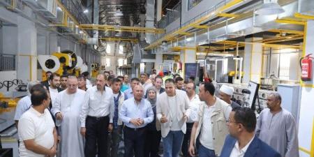 جولة وزير الصناعة بالصعيد| افتتاح مصنع حديث لتصنيع كباسات التبريد واستثمارات بالملايين في سوهاج وقنا - الكويت الاخباري