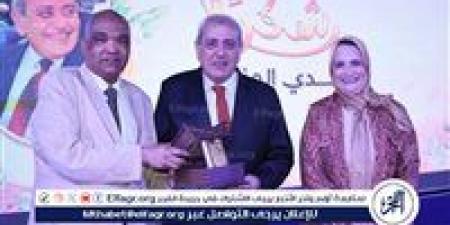 تعليم مطروح يكرم المنشاوي بمناسبة بلوغه سن المعاش - الكويت الاخباري
