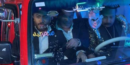 "بسيارة ربع نقل".. تامر حسني يصل العرض الخاص لـ فيلم "ريستارت" - الكويت الاخباري