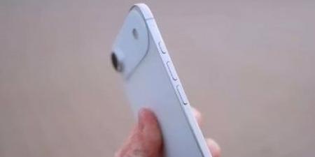 اختبار مفاجئ يكشف صلابة iPhone 17 Air رغم تصميمه النحيف - الكويت الاخباري