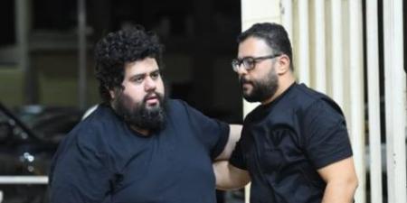 أبرزهم أحمد فهمي وفتحي عبد الوهاب.. نجوم الفن يؤازرون إياد صالح في عزاء والده «صور» - الكويت الاخباري