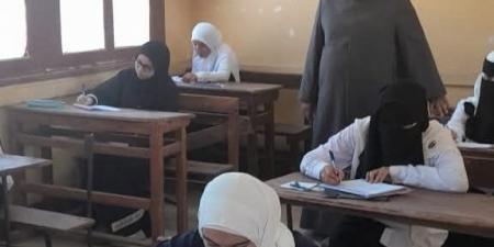 5688طالبا يؤدون امتحانات الشهادة الثانوية الأزهرية في 20 لجنة ببني سويف - الكويت الاخباري