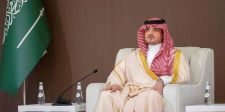 عبدالعزيز بن سعود يلتقي القيادات الأمنية في محافظة الطائف - الكويت الاخباري