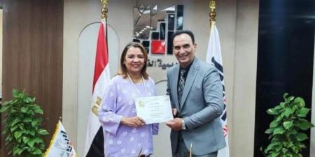 رئيسة أكاديمية الفنون تكرم إيهاب صبري على بحث "رؤية تطوير النقد الموسيقي الرقمي" - الكويت الاخباري