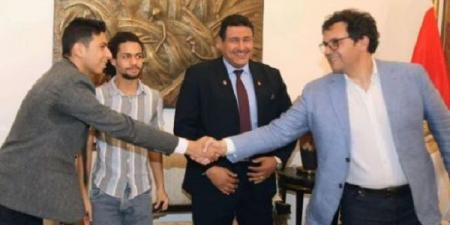 هنو يُسلم بطاقات مبادرة “أهلًا وسهلًا بالطلبة” لأوائل المشتركين - الكويت الاخباري