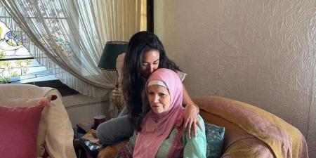 بعد تدخلات المقربين.. القصة الكاملة لحل أزمة مشيرة إسماعيل وآيه سماحة - الكويت الاخباري