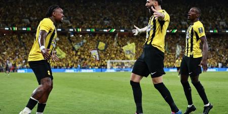 «ثنائية» بنزيمة تقود الاتحاد للفوز على القادسية والتتويج بلقب كأس خادم الحرمين - الكويت الاخباري