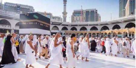 توافد الحجاج على المسجد الحرام لأداء طواف القدوم - الكويت الاخباري