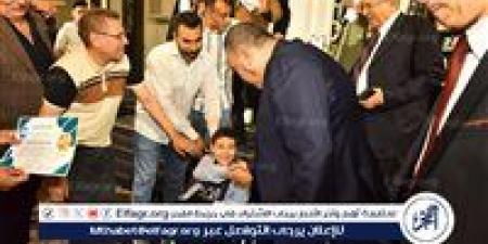 محافظ أسيوط يشهد احتفالية كبرى لتوزيع هدية الرئيس على الأيتام وأسرهم بمنفلوط - الكويت الاخباري
