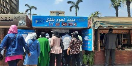 إقبال كبير من المواطنين على منافذ وزارة الزراعة لشراء لحوم عيد الأضحى - الكويت الاخباري