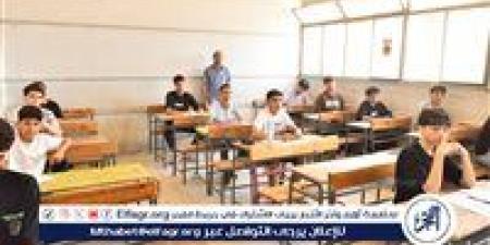 طلاب وطالبات الشهادة الإعدادية يؤدون امتحاني الهندسة والكمبيوتر فى أسيوط اليوم - الكويت الاخباري