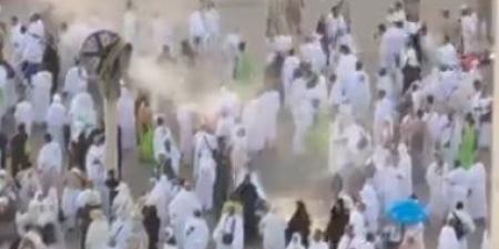 شاهد.. رذاذ الماء لتخفيف الحرارة عن الحجاج على جبل عرفة - الكويت الاخباري
