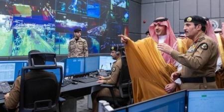 وزير الداخلية يتابع سير العمل في مركز عمليات الحج بمقر الأمن العام في مشعر منى - الكويت الاخباري