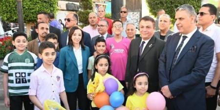 محافظ البحيرة تُشارك المواطنين فرحة العيد وتوزع الهدايا على الأطفال - الكويت الاخباري