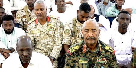 عبد الفتاح البرهان يؤدى صلاة عيد الأضحى المبارك بمسجد بورتسودان العتيق - الكويت الاخباري