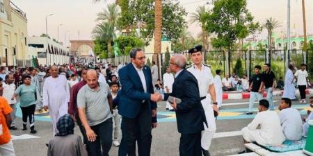 محافظ قنا يؤدي صلاة عيد الأضحى بمسجد سيدي عبد الرحيم القنائي - الكويت الاخباري