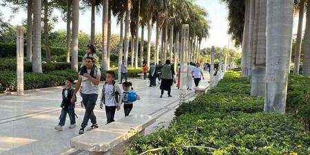 حديقة الأزهر تشهد إقبالًا كثيفًا في ثاني أيام العيد - الكويت الاخباري
