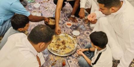 موائد جماعية من 60 عاما تحيي موروث عيد الأضحى بالدرب - الكويت الاخباري