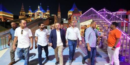 محافظ أسيوط يحتفل بالعيد على طريقته الخاصة.. أجرى رحلةللملاهي مع دار ايتام.. وشارك المواطنين الفرحة في نادي العاملين - الكويت الاخباري