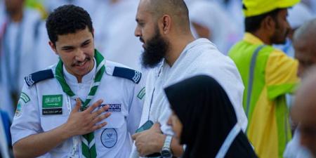 الكشافة يواصلون إرشاد الحجاج التائهين في مشعر منى - الكويت الاخباري
