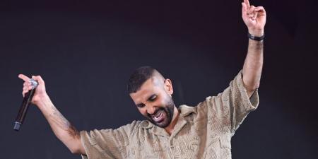 أحمد سعد من الحج لـ حفلة الساحل.. حكاية صورتين قلبو السوشيال ميديا - الكويت الاخباري