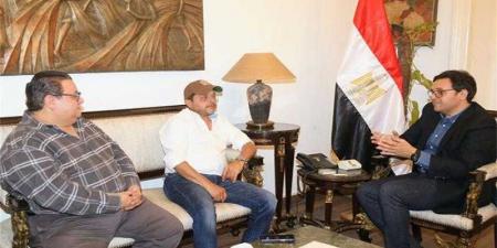 وزير الثقافة يلتقي النجم محمد هنيدي لبحث تقديم عروض مسرحية بالمحافظات انطلاقًا من مسرح بيرم التونسي بالإسكندرية - الكويت الاخباري