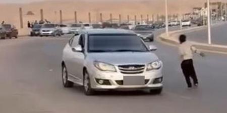 مهتز نفسى.. القبض على صاحب فيديو اللهو وسط الطريق بالمقطم - الكويت الاخباري