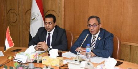 محافظ قنا يناقش تحديات القطاع الصحي ويضع آليات للنهوض بالخدمات الطبية - الكويت الاخباري