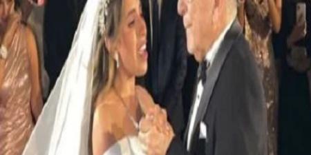 عدلي القيعي يتأثر خلال وصلة رقص مع ابنته بحفل زفافها - الكويت الاخباري