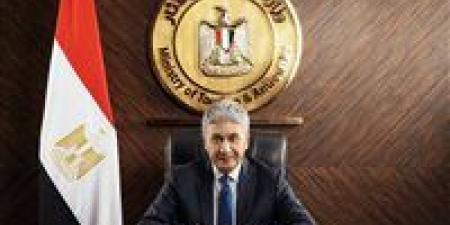 وزير السياحة والآثار يتابع أعمال غرفة عمليات انتظام الحركة السياحية في مصر - الكويت الاخباري