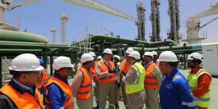 وزير البترول يجري زيارة تفقدية إلى موقع استقبال سفينة التغييز الثالثة بميناء العين السخنة - الكويت الاخباري